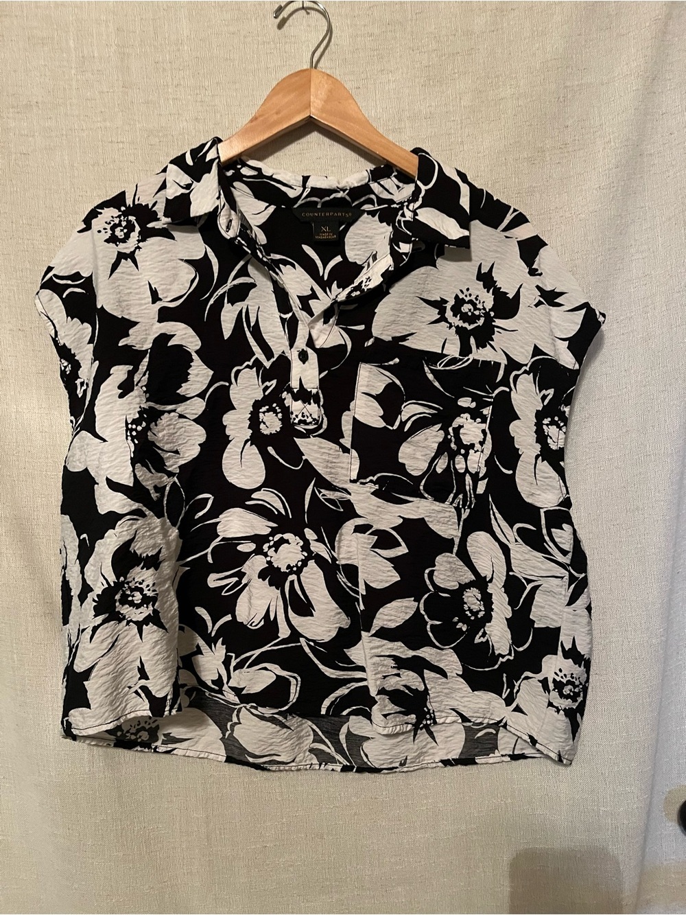Counterparts Black & White Floral Collared Short Sleeve Top Size XL